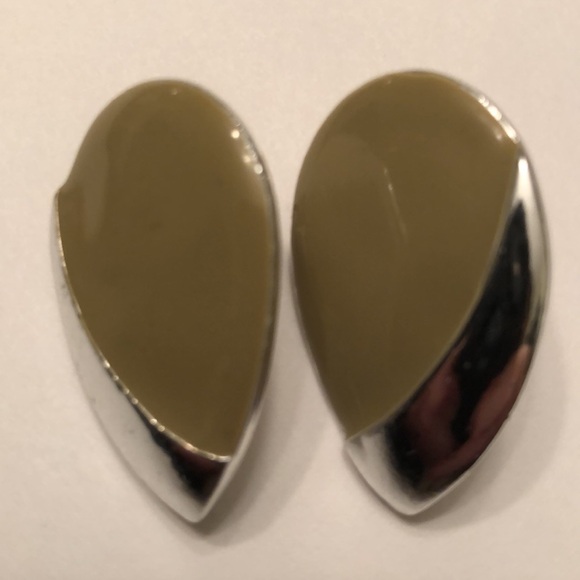 Vintage Teardrop Shape High Gloss Silver Tone on Glossy Khaki Enamel - #428 - Picture 5 of 6